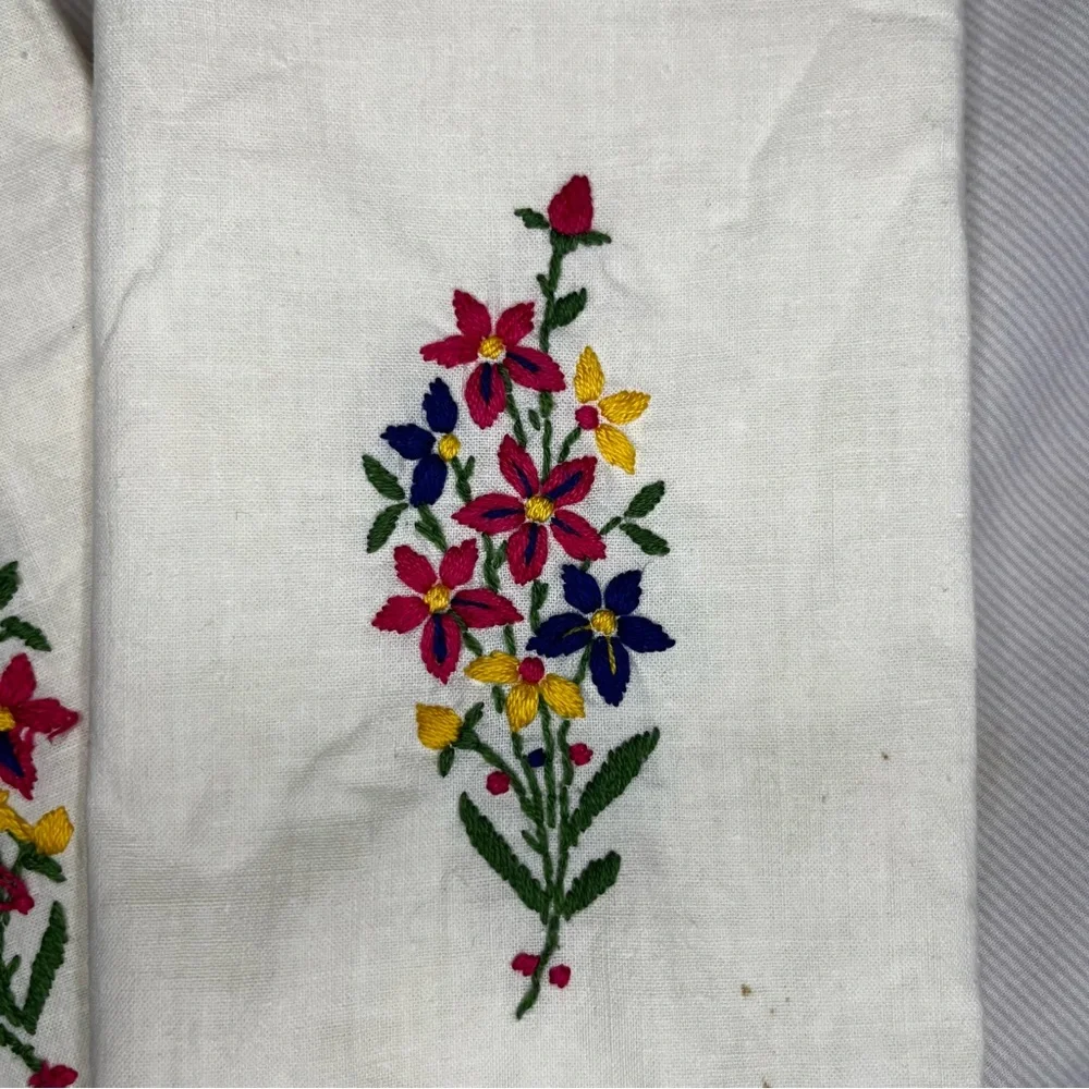 Pair of Vintage Cream Linen Tea Towels Puffy Embroidered Flowers 17x10